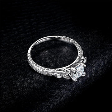 *NEW* Vintage Celtic Sterling Silver AAAA High Quality Simulated Diamonds Ring - The Jewellery Supermarket